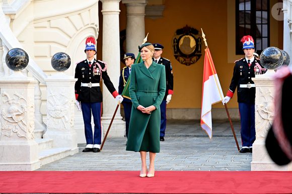 La princesse Charlène de Monaco - Le prince de Monaco et la princesse de Monaco accueillent Marcelo Rebelo de Sousa, président du Portugal, dans la cours d'honneur du Palais Princier à Monaco, le 21 novembre 2025. Le chef d'Etat portugais est en visite officielle en principauté. 
© Bruno Bebert / Bestimage