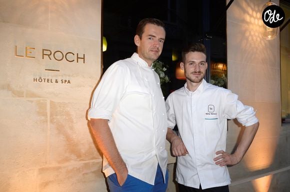 Le chef décrit une cuisine très précise, centrée sur le goût, les cuissons, les sauces et des assiettes aussi belles que gourmandes.

Exclusif -  Arnaud Faye et Rémi Bererd - Inauguration "Le Roch Hôtel & Spa" imaginé par Sarah Lavoine à Paris le 15 septembre 2016. © Coadic Guirec/Bestimage