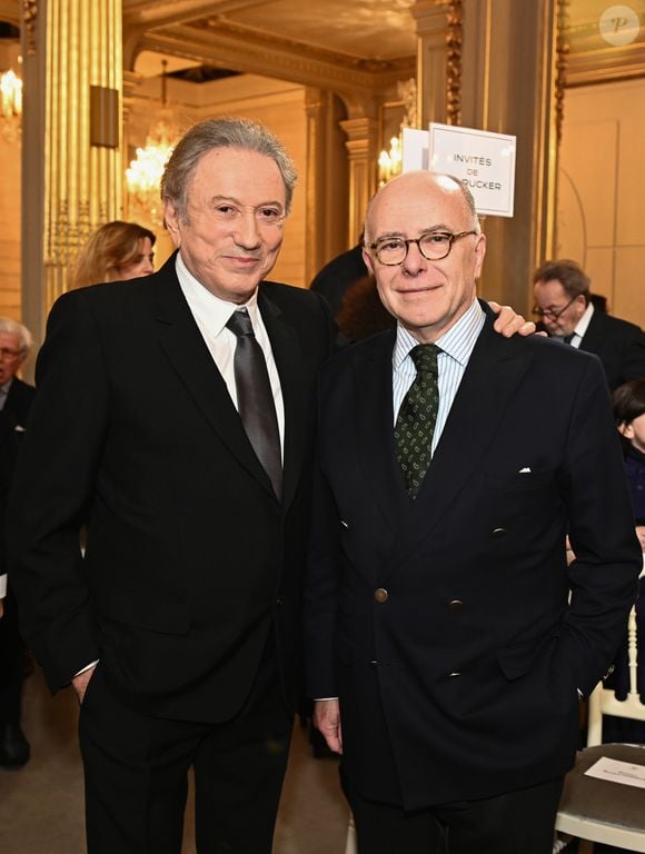 Exclusif -   Michel Drucker et Bernard Cazeneuve. M.Drucker reçoit la médaille de Commandeur de la Légion d’honneur par le président de la République Française Emmanuel Macron au palais de l'Elysée à Paris, le 13 février 2025.
© Guillaume Gaffiot / Bestimage