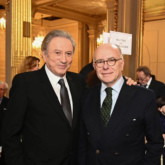 Exclusif -   Michel Drucker et Bernard Cazeneuve. M.Drucker reçoit la médaille de Commandeur de la Légion d’honneur par le président de la République Française Emmanuel Macron au palais de l'Elysée à Paris, le 13 février 2025.
© Guillaume Gaffiot / Bestimage