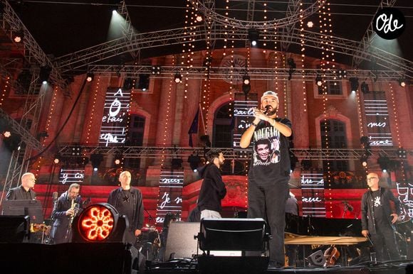 Oli a pu compter sur le soutien de son frère BigFlo et de leurs parents.

BuigFlo et Oli (Florian et Olivio Ordonez) lors du grand concert hommage au poète chanteur Claude Nougaro organisé par la mairie de Toulouse en partenariat avec France Bleu Occitanie et France 3 Occitanie, sur la place du Capitole à Toulouse, France, le 8 septembre 2024. © Frédéric Maligne/Bestimage