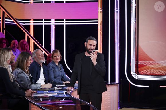Exclusif - Cyril Hanouna, sur le plateau de l'émission " TPMP " présentée par C.Hanouna et diffusée en direct sur Youtube et sur toutes les box (SFR, FREE, Bouygues, MyCanal etc), Paris, France, le 25 mars 2025. © Jack Tribeca / Bestimage