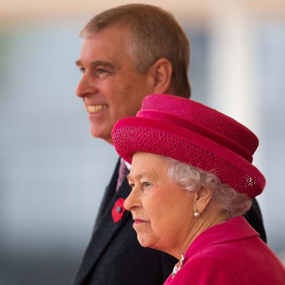 La Reine Elisabeth II d'Angleterre et le Prince Andrew - La Famille royale reçoit lors d’une cérémonie de bienvenue la Présidente de Corée du Sud Park Geun-hye au Horse Guards a Londres, le 5 Novembre 2013. ©AGENCE / BESTIMAGE