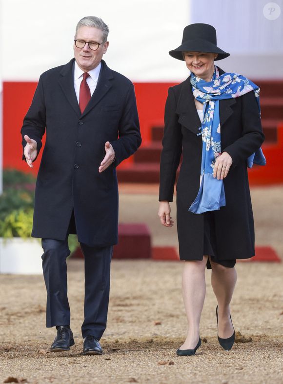 La ministre de l'Intérieur Yvette Cooper, le Premier ministre Sir Keir Starmer - Cérémonie de bienvenue pour la visite d'État de l'émir du Qatar Tamim ben Hamad Al-Thani à Londres, le 3 décembre 2024.
Crédit : Mirrorpix / Bestimage