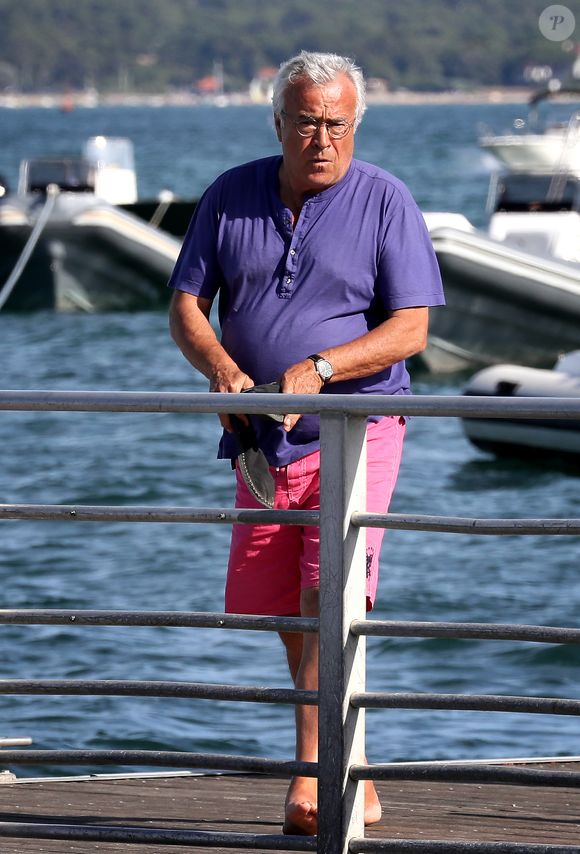 Exclusif - L'ancien président de l'Olympique de Marseille, Jean-Claude Dassier, en vacances au Cap-Ferret , France, le 3 Août 2016. Agence/Bestimage (No Web No Blog pour la Belgique et la suisse)