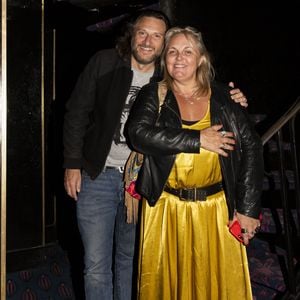 Ce dernier a tellement su s’intégrer à la famille qu’il partage également un tatouage commun avec Valérie Damidot et ses enfants : celui d’une lune qui représente l’amour qu’ils se portent.

Valérie Damidot et son compagnon Régis Viogeat lors de la soirée de lancement de la vodka "Touché" (vodka parisienne) au restaurant Castel à Paris, France, le 26 septembre 2019. © Jack Tribeca/Bestimage