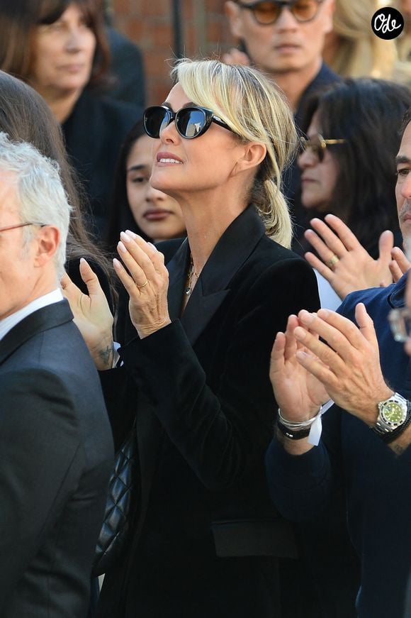 Si l'été est placé sous le signe de la détente, la rentrée s'annonce déjà intense. 

Laeticia Hallyday - Sortie des obsèques de Nadia Farès en l'église Saint-Jean-de-Montmartre à Paris, le 24 avril 2026. 
© Clément Prioli / Bestimage