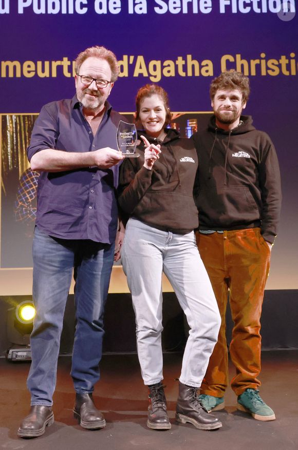 La comédienne était toutefois contrariée par une chose en particulier : qu'il n'y ait pas eu d'adieux en bonne et due forme.

Christophe Douchand réalisateur, Chloé Chaudoye, Arthur Dupont, Prix du public de la série fiction pour la série Les petits meurtres d'Agatha Christie 70s "Mortel karma" - Cérémonie de remise de prix lors de la 25ème Edition du Festival TV de Luchon. Le 3 février 2023
© Christophe Aubert via Bestimage