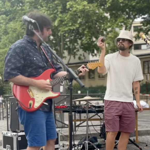 Les deux artistes se sont produits dans le 13e arrondissement de Paris.

Capture d'écran Instagram Lulu Gainsbourg.