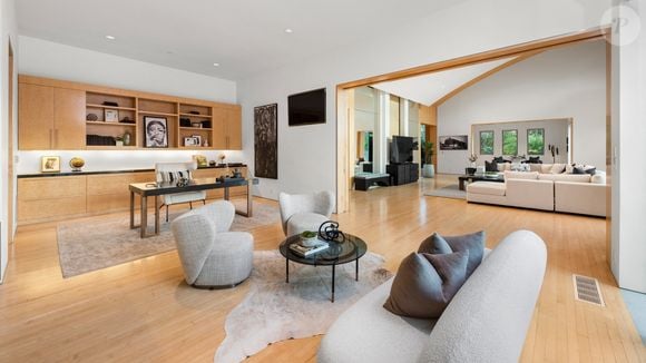 Exclusif - La nouvelle villa de Kanye West à Beverly Hills. Kanye a finalisé l'achat hors marché pour 35 millions de dollars. La propriété de style méditerranéen comprend environ 1900 m2 d'espace habitable, des jardins privés et des vues panoramiques sur la ville. Los Angeles, le 15 décembre 2024.