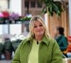 En conséquence, plusieurs émissions quotidiennes sont supprimées à la rentrée, dont Flavie en France.

Flavie Flament tourne sa nouvelle émission "Flavie en France" (France 3), avec le retour du jeu "Le Schmilblic", à Vienne (Isère), le 24 octobre 2025. La diffusion est prévue du 17 au 21 novembre 2025.
© Romain Doucelin / Bestimage