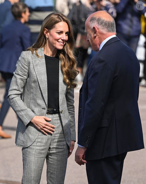 La Princesse de Galles, Kate Middleton, en visite à Marina Mill à Cuxton dans le Kent, une entreprise familiale britannique spécialisée dans la conception à la main et la sérigraphie de tissus d'ameublement, septembre 2025 @Backgrid UK/ Bestimage