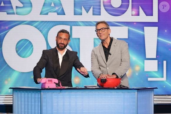 Exclusif - Cyril Hanouna, Julien Courbet, sur le plateau de l'émission " TPMP " La dernière sur C8, présentée par C.Hanouna et diffusée en direct sur C8, Paris, France, le 27 février 2025. © Jack Tribeca / Bestimage