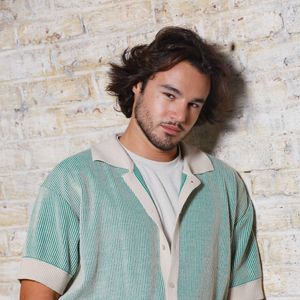 Le danseur de 29 ans a été écarté par la production de l'émission de TF1.

Exclusif - Anthony Colette en prise de vue studio en marge du tournage du clip "Je garde le sourire !" de l'association Laurette Fugain dans les Studios de l'Usine à Paris, France, le 19 septembre 2024. © Christophe Clovis/Bestimage