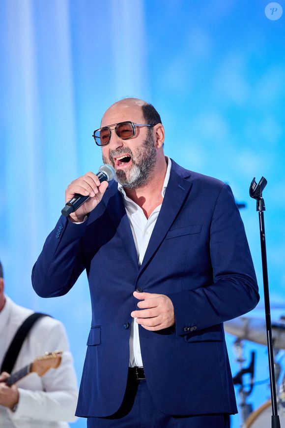Exclusif - Kad Merad lors de l'enregistrement d'un Grand show de Noël "Christmas Show" imaginé par B.Biolay avec une pléiade d’artistes prestigieux au Casino de Paris, France, le 28 septembre 2022, diffusé sur Canal+, le 21 décembre 2022. © Cyril Moreau/Bestimage