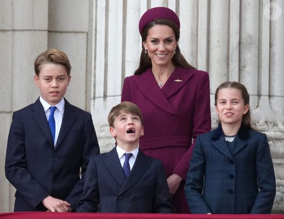 Catherine (Kate) Middleton, princesse de Galles, Le prince George de Galles, La princesse Charlotte de Galles, Le prince Louis de Galles  lors des commémorations saluant l'action des vétérans britanniques lors de la Seconde guerre mondiale au palais de Buckingham le 5 mai 2025© Julien Burton / Bestimage