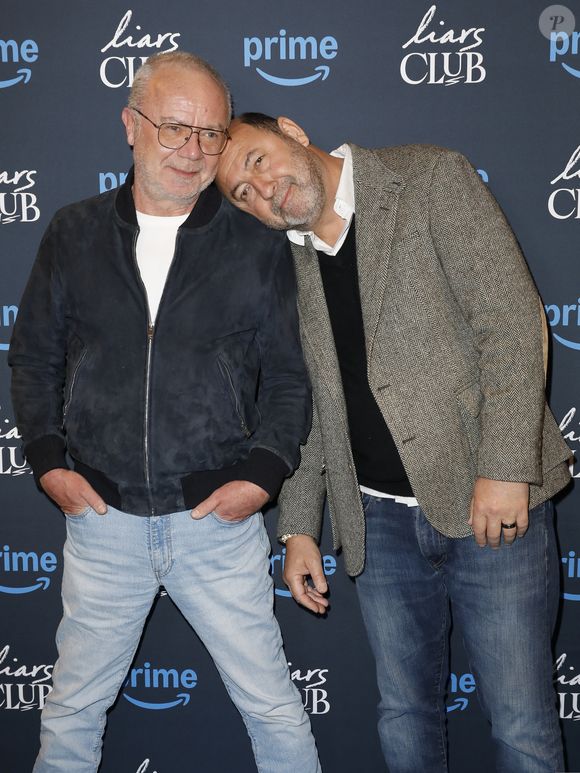 "L'histoire est un peu pathétique", confie-t-elle, un peu gênée. 

Olivier Baroux, Kad Merad - Avant-premiere du film "Liars Club" au Cinema l’Arlequin à Paris le 5 mars 2025. © Marc Ausset-Lacroix/Bestimage
