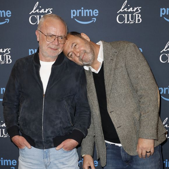 "L'histoire est un peu pathétique", confie-t-elle, un peu gênée. 

Olivier Baroux, Kad Merad - Avant-premiere du film "Liars Club" au Cinema l’Arlequin à Paris le 5 mars 2025. © Marc Ausset-Lacroix/Bestimage