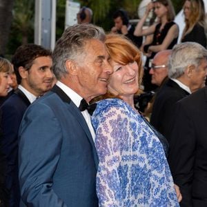 Un sujet qui, selon elle, n'a jamais posé problème

Gérard Holtz et sa femme Muriel Mayette-Holtz - Montée des marches du film « Mascarade  » lors du 75ème Festival International du Film de Cannes. Le 27 mai 2022. © Olivier Borde / Bestimage