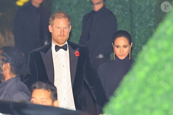 Le prince Harry et Meghan Markle auraient demandé qu'elles soient supprimées.

Meghan Markle et le prince Harry au 70e anniversaire de Kris Jenner à Beverly Hills le 8 novembre 2025. Photo : Backgrid USA / Bestimage