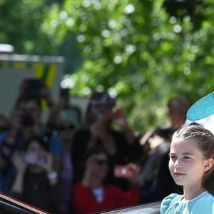 Le prince George de Galles, Le prince Louis de Galles (de dos), La princesse Charlotte de Galles, Catherine (Kate) Middleton, princesse de Galles, - Les membres de la famille royale britannique arrivent à Buckingham Palace pour la cérémonie Trooping the Colour à Londres, le 14 juin 2025. Affecté par le crash du Boeing 787 Dreamliner à Ahmedabad du 12 juin, le souverain et les officiels porteront un brassard noir en hommage aux plus de 270 victimes. Bon nombre d'elles étaient des ressortissants britanniques.
© Goff Inf / Bestimage