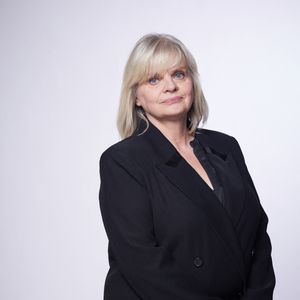 Victime d'un accident de voiture la semaine dernière 

Exclusif - Isabelle Nanty - Studio - Enregistrement de l'émission "La Fine Equipe : Le retour!" à Paris, diffusée le 14 janvier sur France 2. Le 3 novembre 2022
© Cyril Moreau-Tiziano Da Silva / Bestimage