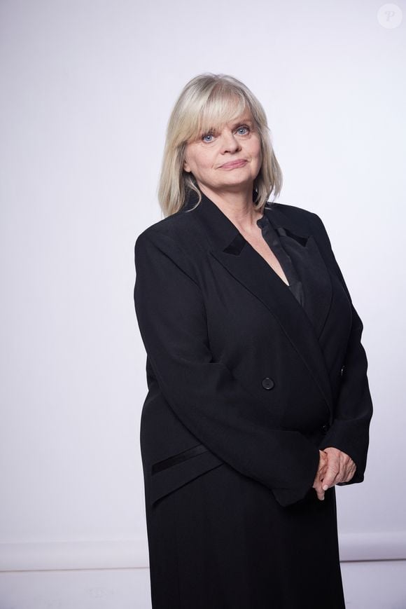 Victime d'un accident de voiture la semaine dernière Exclusif - Isabelle Nanty - Studio - Enregistrement de l'émission "La Fine Equipe : Le retour!" à Paris, diffusée le 14 janvier sur France 2. Le 3 novembre 2022 © Cyril Moreau-Tiziano Da Silva / Bestimage
