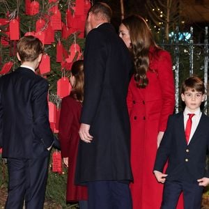 Le prince William, prince de Galles, Catherine Kate Middleton, princesse de Galles, le prince Louis lors du service de chants de Noël Together At Christmas à l'abbaye de Westminster, Londres le 6 décembre 2024.

© Julien Burton / Bestimage