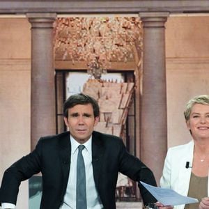 David Pujadas et Elise Lucet présentent une émission spéciale sur France 2 couvrant le premier tour de l'élection présidentielle, le 22 avril 2012. Photo by Ammar Abd Rabbo/ABACAPRESS.COM