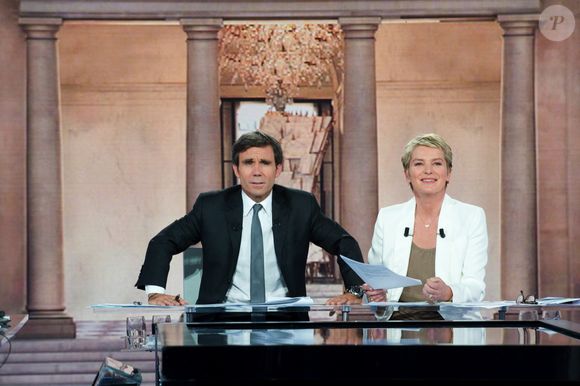 David Pujadas et Elise Lucet présentent une émission spéciale sur France 2 couvrant le premier tour de l'élection présidentielle, le 22 avril 2012. Photo by Ammar Abd Rabbo/ABACAPRESS.COM