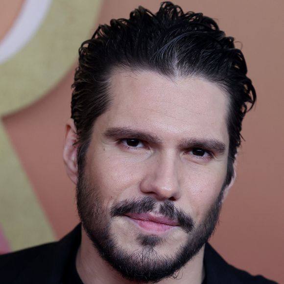 "J'ai un pote qui grimpait et il m'a invité dans une salle un jour, j'y suis allé, j'ai adoré. Tout de suite j'ai su que ça allait être ma came. Il y a un truc de concentration et de silence".

François Civil - Photocall de la 50ème édition de la cérémonie des César à l'Olympia à Paris, France, le 28 février 2025 © Dominique Jacovides - Olivier Borde / Bestimage