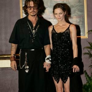 Invitée sur le plateau de "Quotidien", l’actrice de L’Arnacœur est revenue sur ces années passées à Los Angeles, loin des projecteurs. 

Archives - Johnny Depp et sa compagne Vanessa Paradis - Première du film "Pirates des Caraïbes : Le Secret du coffre maudit" à Paris le 6 juillet 2006. © Frédéric Piau / Bestimage