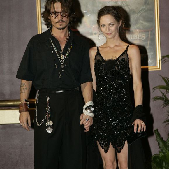 Invitée sur le plateau de "Quotidien", l’actrice de L’Arnacœur est revenue sur ces années passées à Los Angeles, loin des projecteurs. 

Archives - Johnny Depp et sa compagne Vanessa Paradis - Première du film "Pirates des Caraïbes : Le Secret du coffre maudit" à Paris le 6 juillet 2006. © Frédéric Piau / Bestimage