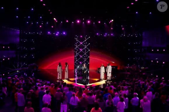 Exclusif - Chimene Badi et ses choristes - Enregistrement de l'émission "La fête de la chanson française" à Paris, présentée par L.Thilleman et A.Manoukian, et diffusée le 20 décembre sur France 3
© Pierre Perusseau / Bestimage