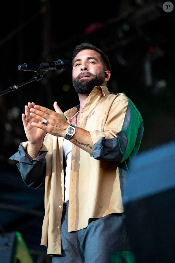 Kendji Girac en concert lors du festival de musique du Printemps de Perouges au Chateau de Saint-Maurice-de-Remens le 29 juin 2025. © Sandrine Thesillat / PsNewZ / Bestimage
