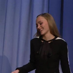 Lily-Rose Depp sur le plateau de NBC.