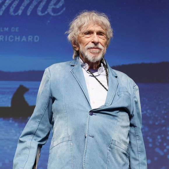 Exclusif - Pierre Richard sur scène lors de la présentation de son film "L'homme qui a vu l'ours qui a vu l'homme" au festival "Ciné Comédies" à Lens-Liévin, le 29 mai 2025. © Denis Guignebourg/Bestimage