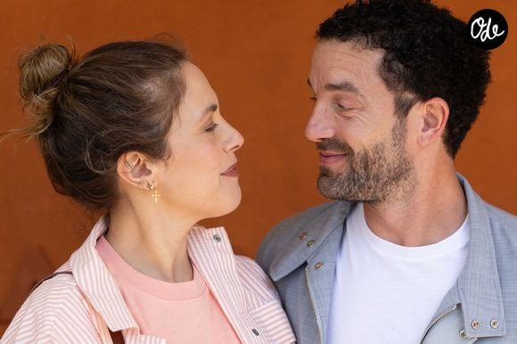 Alysson Paradis et son compagnon Guillaume Gouix au village lors des Internationaux de France de Tennis de Roland Garros 2026. Paris, le 1er juin 2026. 
© Jacovides / Moreau / Bestimage