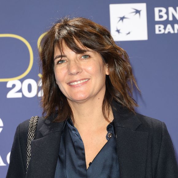 Estelle Denis à la 19ème édition des "BFM Awards" à la Pyramide du Louvre à Paris le 5 décembre 2023. © Coadic Guirec/Bestimage