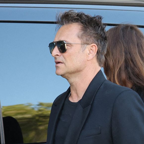 David Hallyday et sa femme Alexandra Pastor - Obsèques de Nathalie Baye en l'église Saint-Sulpice à Paris le 23 avril 2026. © Dominique Jacovides - Coadic Guirec / Bestimage