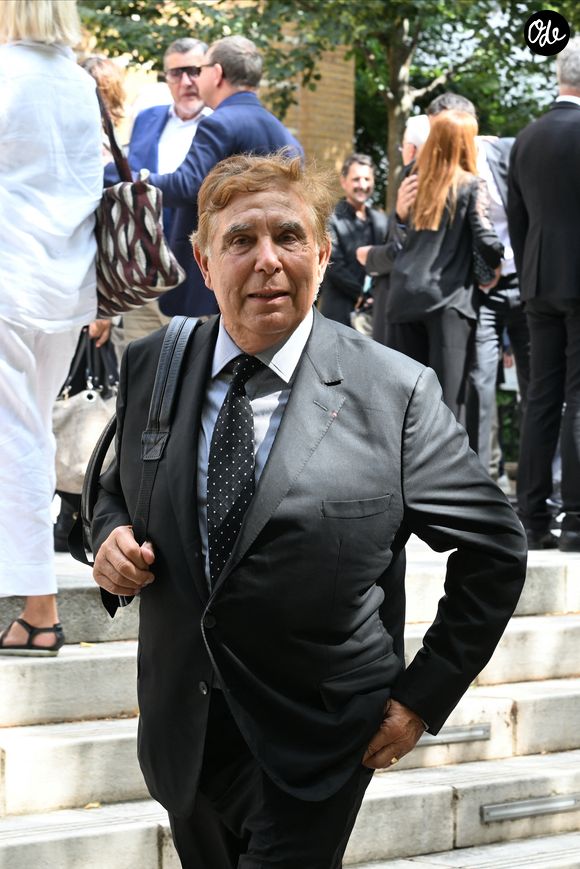 Jean-Pierre Foucault - Sorties des obsèques de Nonce Paolini en l'église Saint-Honoré-d'Eylau, 66 bis, avenue Raymond-Poincaré à Paris, France, le 23 juillet 2024. Agence / Bestimage