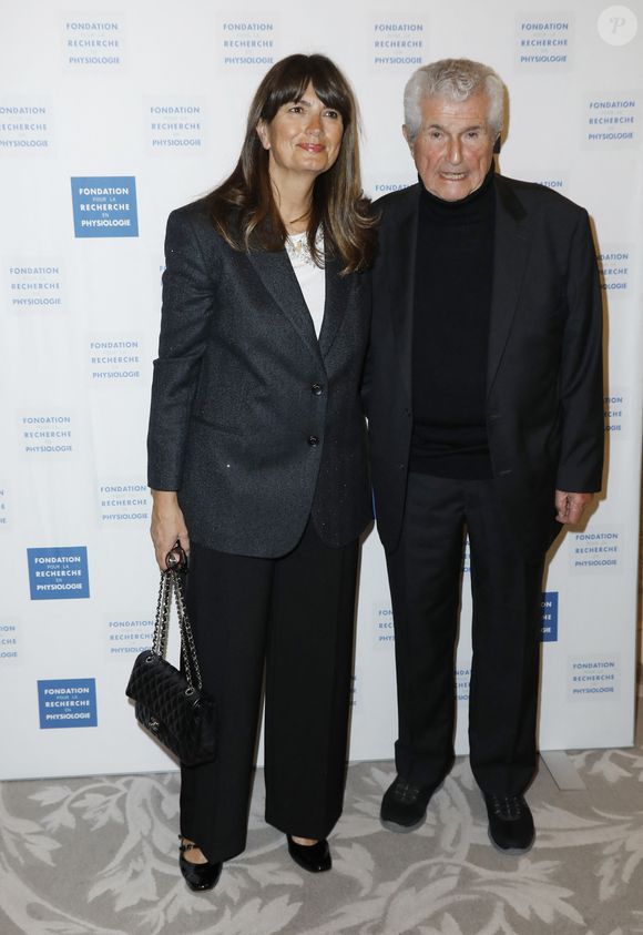 Claude Lelouch et sa femme Valérie Perrin à la soirée de gala pour la Fondation de la Recherche en Physiologie à Paris, le 24 mars 2025. 

Photo : Marc Ausset-Lacroix/Bestimage