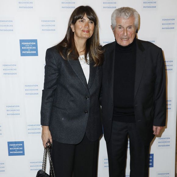 Claude Lelouch et sa femme Valérie Perrin à la soirée de gala pour la Fondation de la Recherche en Physiologie à Paris, le 24 mars 2025. 

Photo : Marc Ausset-Lacroix/Bestimage