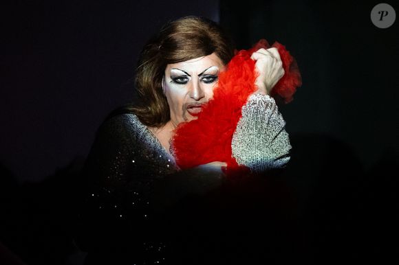 Kissy bang Bang (Dalida) à Paris le 20 septembre 2025. 
Photo par Sébastien Fremont/Bestimage
