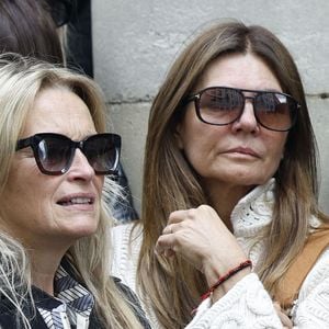 Des moments forts marqués par l'absence de son mari, décédé en 2025

Estelle Lefébure, Véronika Loubry - Sorties des Obsèques de Constance de la Fontaine en l'église Notre-Dame-de-Grâce-de-Passy à Paris le 12 mai 2026. © Coadic Guirec - Julien Sarkissian / Bestimage