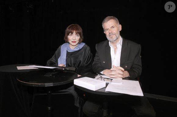 À 99 ans, Judith Magre se produit toujours sur scène, actuellement en duo avec Eric Naulleau au théâtre de poche-Montparnasse.

Judith Magre, lors de son spectacle "Judith Magre dit Apollinaire", en duo avec Eric Naulleau au théâtre de poche-Montparnasse à Paris le 22 septembre 2025.

© Cédric Perrin/Bestimage