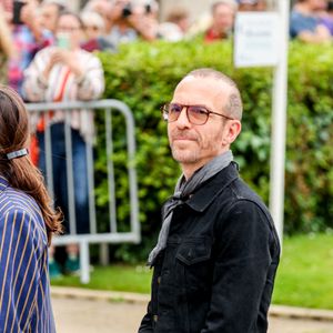 Le staff de Calogero rembourse les places aux spectateurs qui devaient sur rendre le 19 février 2026 à l'Espace Étincelle à Bergerac, puis les 20 et 21 février 2026 au Théâtre Olympia.

Arrivées aux obsèques de l'auteure-compositrice-interprète et actrice française Françoise Hardy au crématorium du cimetière du Père-Lachaise à Paris, France, le 20 juin 2024. © Jacovides-Moreau/Bestimage