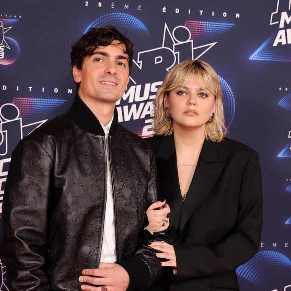 Florian Rossi et sa compagne Louane Emera au photocall de la 25ème cérémonie des "NRJ Music Awards (NMA)" au palais des Festivals et des Congrès de Cannes, France, le 10 novembre 2023. © Dominique Jacovides/Bestimage