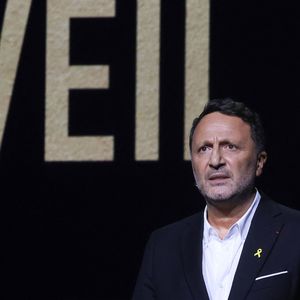 L'animateur et producteur de télévision, Arthur (Jacques Essebag) lors d'une cérémonie organisée par le Conseil des institutions juives de France (CRIF) en hommage aux victimes des attentats du Hamas du 7 octobre 2023 contre Israël, à l'occasion du premier anniversaire de l'événement, à Paris, le 7 octobre 2024. © Stéphane Lemouton / Bestimage