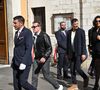 De nombreux visages familiers comme Benjamin Castaldi, Steevy Boulay ou encore Alexia Laroche-Joubert se sont également joints à la foule pour un dernier hommage. 

Steevy Boulay, Benjamin Castaldi, Julie Mercy, Alexia Laroche-Joubert - Obsèques de Loana Petrucciani dans la cathédrale Sainte-Réparate à Nice le 10 avril 2026.

© Bruno Bebert/Bestimage